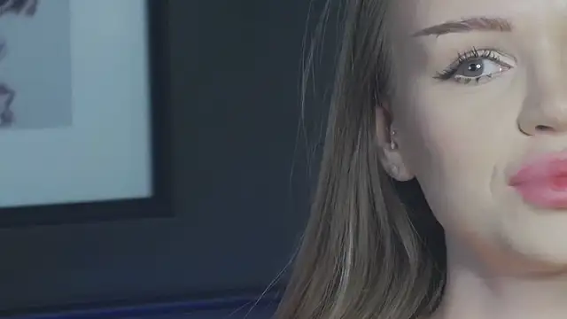 Snapshot of MarilynNova chatting on 02-07-26, 04:20 MarilynNova online show from 02-07-26, 04:20