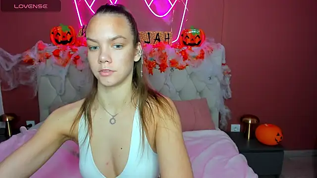 Vickie Smith online show from 10-25-25, 01:38