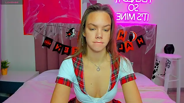 Vickie Smith online show from 10-26-25, 01:28