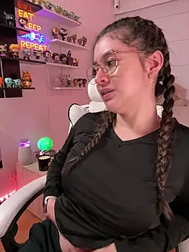 Snapshot of Sharon_07 chatting on 02-13-26, 11:38 Sharon 07 online show from 02-13-26, 11:38