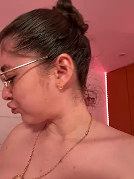 Snapshot of Sharon_07 chatting on 02-20-26, 06:19 Sharon 07 online show from 02-20-26, 06:19