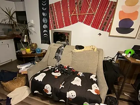 SalemStratton online show from 12-17-25, 12:04