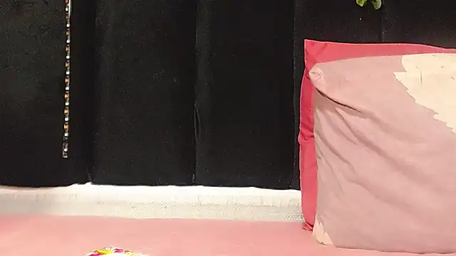 AmazingDarkDoll online show from 11-20-25, 06:30