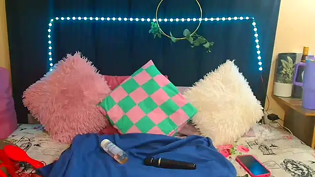 AmazingDarkDoll online show from 11-04-25, 04:22