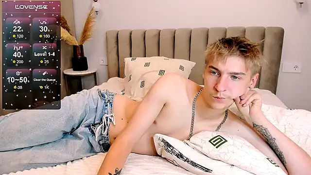 Snapshot of MrSexyCum4U chatting on 10-07-25, 06:53 MrSexyCum4U online show from 10-07-25, 06:53