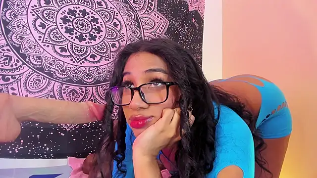 Snapshot of EMILYY_WALKER chatting on 06-03-26, 01:01 EMILYY WALKER online show from 06-03-26, 01:01