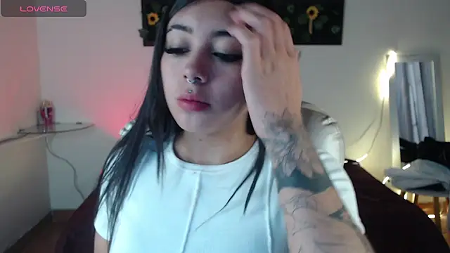 Snapshot of gabriella_live chatting on 10-10-25, 04:41 gabriella live online show from 10-10-25, 04:41