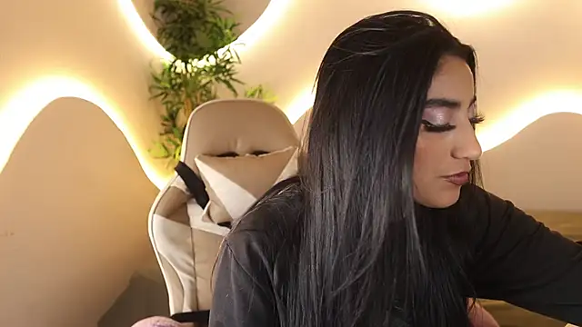 Emma and Issac online show from 10-23-25, 05:17