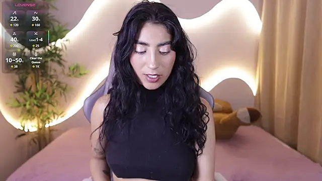 Emma and Issac online show from 12-23-25, 04:34