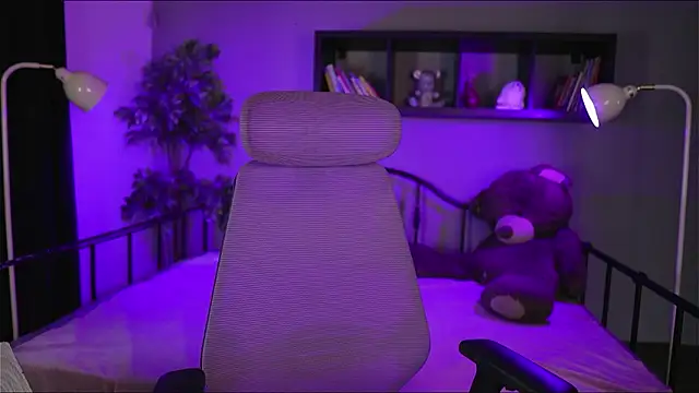 Emma and Issac online show from 03-07-26, 08:36