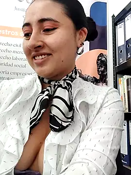 Snapshot of AMATISTA__16 chatting on 05-20-26, 12:24 AMATISTA 16 online show from 05-20-26, 12:24