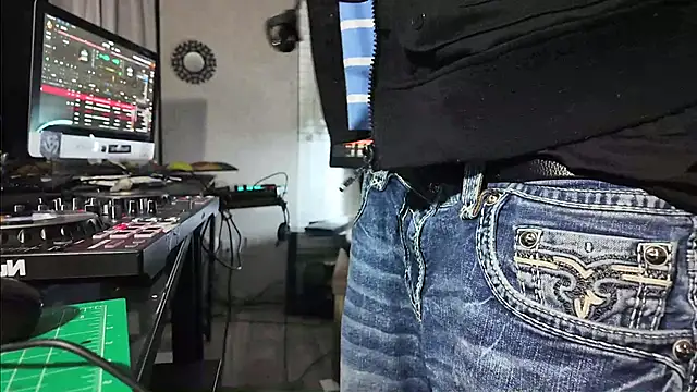 Snapshot of Triggerhappycj100 chatting on 04-28-26, 12:31 Triggerhappycj100 online show from 04-28-26, 12:31