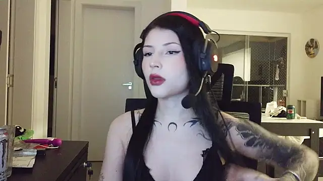 Snapshot of Privad_ravenna chatting on 05-21-26, 10:18 Privad ravenna online show from 05-21-26, 10:18