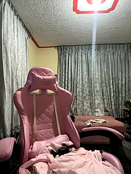 Snapshot of laure_torres chatting on 10-13-25, 07:10 laure torres online show from 10-13-25, 07:10