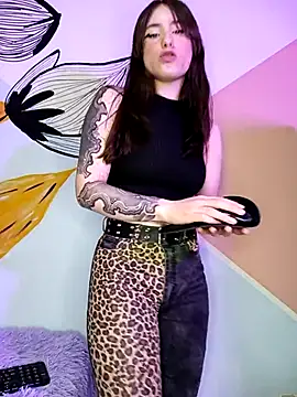 Snapshot of Amber-08 chatting on 09-25-25, 02:12 Amber-08 online show from 09-25-25, 02:12