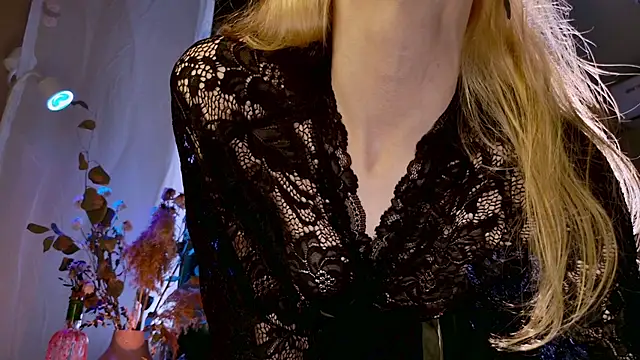 Snapshot of WendyGilber chatting on 06-03-26, 02:07 WendyGilber online show from 06-03-26, 02:07