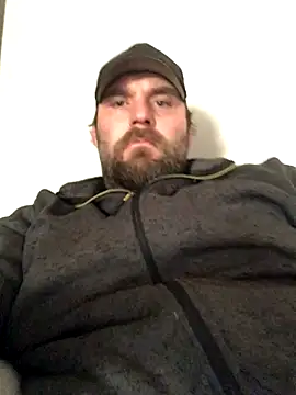 Snapshot of Bamse28 chatting on 10-17-25, 01:24 Bamse28 online show from 10-17-25, 01:24
