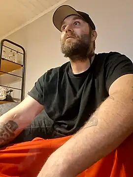 Snapshot of Bamse28 chatting on 12-21-25, 04:30 Bamse28 online show from 12-21-25, 04:30