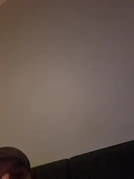 Snapshot of Bamse28 chatting on 12-22-25, 04:34 Bamse28 online show from 12-22-25, 04:34