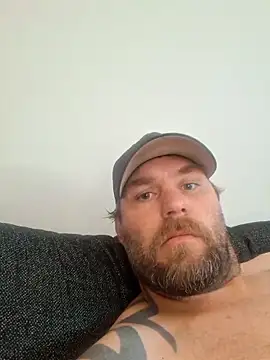Snapshot of Bamse28 chatting on 09-28-25, 02:24 Bamse28 online show from 09-28-25, 02:24