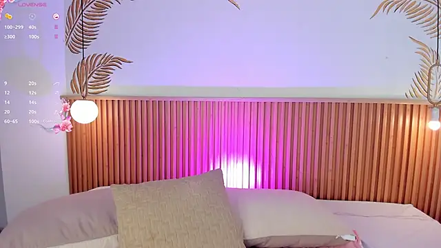 Valleriie  online show from 10-31-25, 02:02