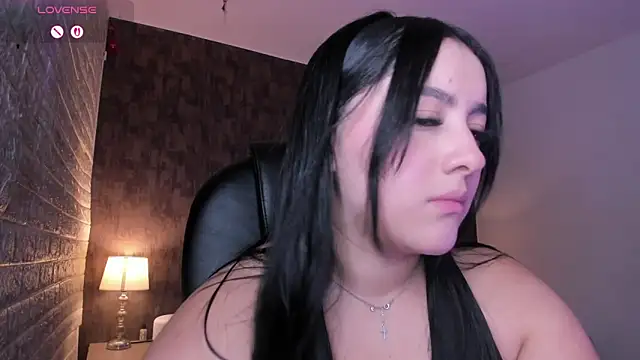 Snapshot of marian__stone chatting on 04-25-26, 07:00 marian stone online show from 04-25-26, 07:00