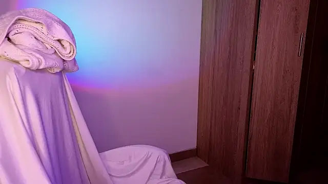 Snapshot of immisssilver chatting on 09-10-25, 02:43 immisssilver online show from 09-10-25, 02:43