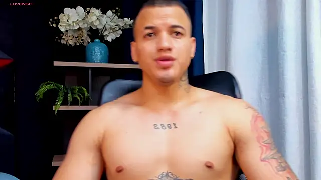 Snapshot of rocoo_santos chatting on 09-24-25, 06:42 rocoo santos online show from 09-24-25, 06:42