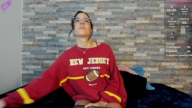 Snapshot of violett__golden chatting on 10-06-25, 02:07 violett golden online show from 10-06-25, 02:07