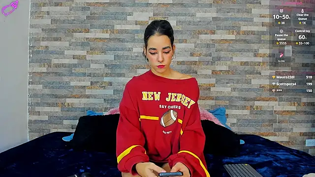 Snapshot of violett__golden chatting on 10-07-25, 02:12 violett golden online show from 10-07-25, 02:12
