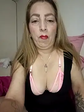 Estefania Arce online show from 10-25-25, 11:05