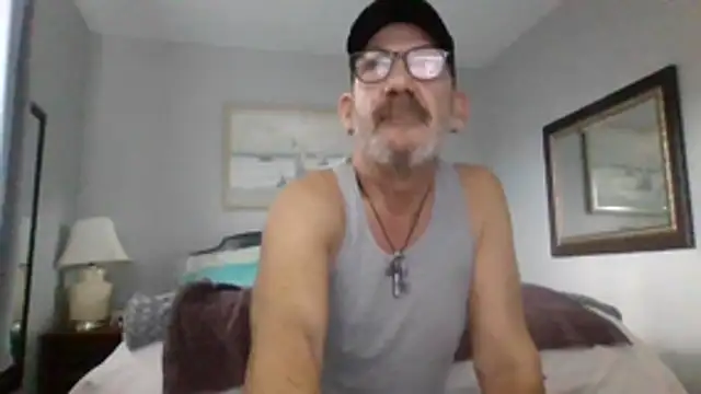 FoxnMouse online show from 10-25-25, 05:02