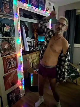 FoxnMouse online show from 12-18-25, 10:13