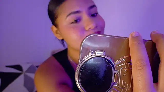 Snapshot of nudesketch1 chatting on 10-13-25, 01:56 nudesketch1 online show from 10-13-25, 01:56