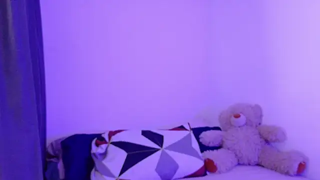 Snapshot of nudesketch1 chatting on 10-18-25, 02:19 nudesketch1 online show from 10-18-25, 02:19