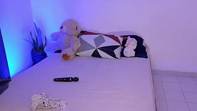 Snapshot of nudesketch1 chatting on 09-25-25, 05:19 nudesketch1 online show from 09-25-25, 05:19