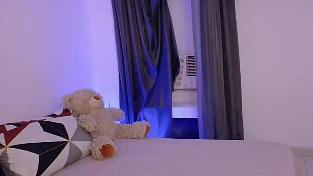 Snapshot of nudesketch1 chatting on 11-01-25, 10:25 nudesketch1 online show from 11-01-25, 10:25