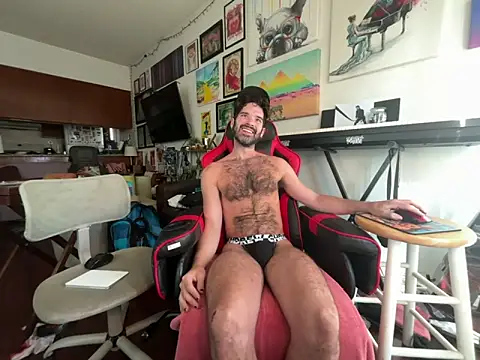 Pupscritch online show from 06-17-26, 04:06