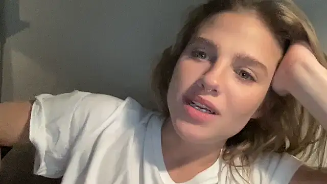 Snapshot of sweetceeme chatting on 02-11-26, 04:56 sweetceeme online show from 02-11-26, 04:56