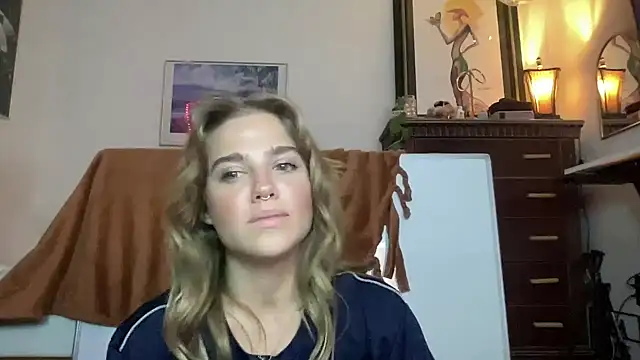 Snapshot of sweetceeme chatting on 10-17-25, 04:16 sweetceeme online show from 10-17-25, 04:16