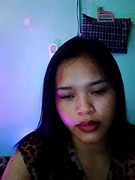 Snapshot of Yummymiciouse_26 chatting on 10-26-25, 04:24 Yummymiciouse 26 online show from 10-26-25, 04:24