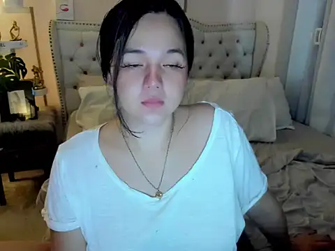 Snapshot of SweetHoney369 chatting on 06-17-26, 01:27 SweetHoney369 online show from 06-17-26, 01:27