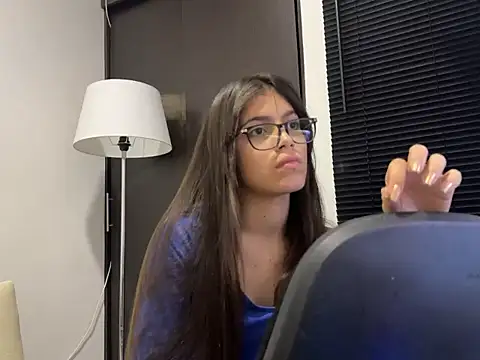 day of girls online show from 10-27-25, 01:06