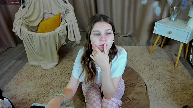 Elle Ellise online show from 10-28-25, 07:29