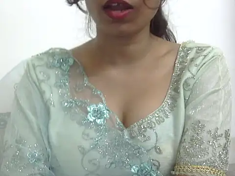 Snapshot of SONIYA_47 chatting on 02-20-26, 06:32 SONIYA 47 online show from 02-20-26, 06:32
