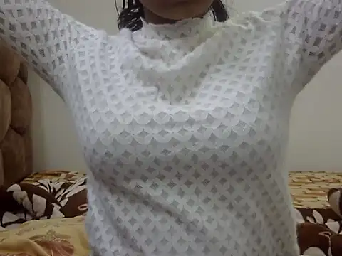 Snapshot of SONIYA_47 chatting on 01-31-26, 08:18 SONIYA 47 online show from 01-31-26, 08:18