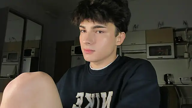 Snapshot of mystic_evan chatting on 10-10-25, 05:25 mystic evan online show from 10-10-25, 05:25