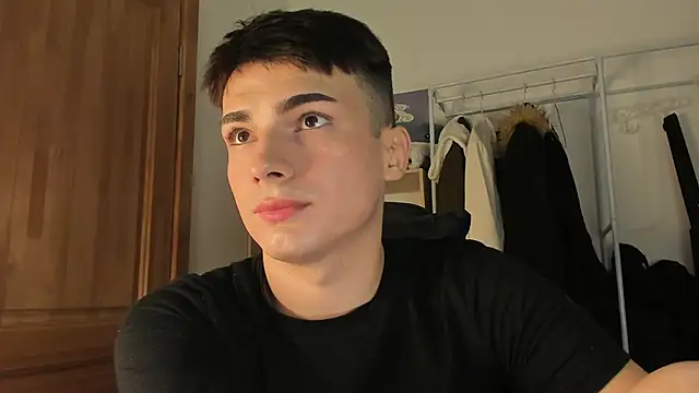 Snapshot of mystic_evan chatting on 10-21-25, 10:31 mystic evan online show from 10-21-25, 10:31