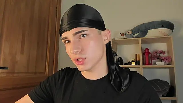 Snapshot of mystic_evan chatting on 10-24-25, 11:48 mystic evan online show from 10-24-25, 11:48