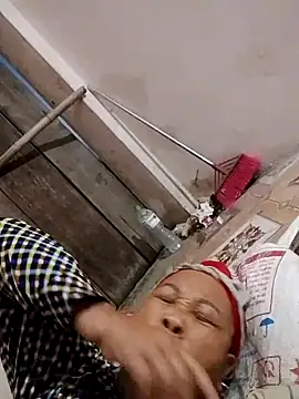 Snapshot of Mamapm20 chatting on 10-11-25, 10:33 Mamapm20 online show from 10-11-25, 10:33